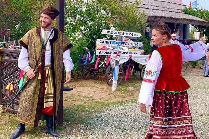 Не нужны ни сайты, ни приложения.