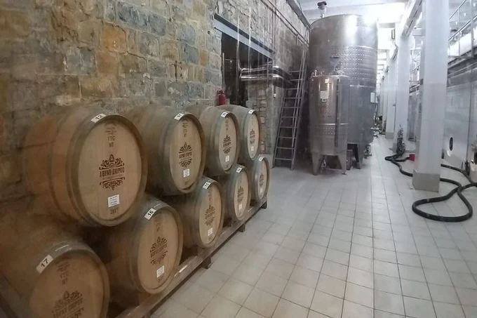 Не нужны ни сайты, ни приложения.